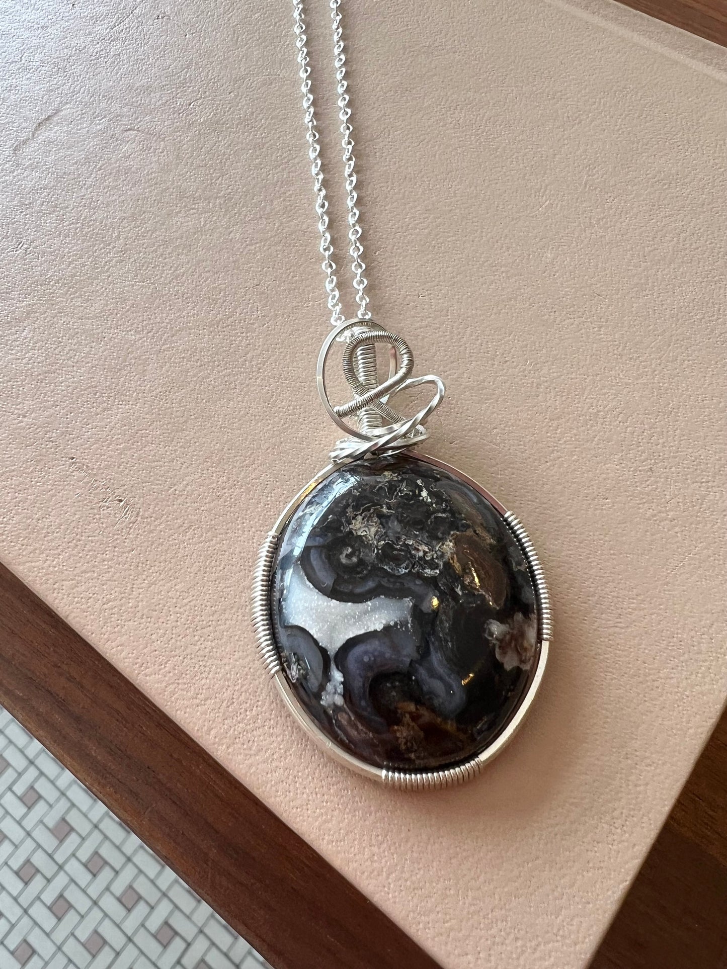 Agate Pendant Necklace