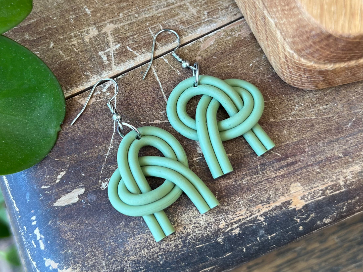 Knot Earrings - Pistachio