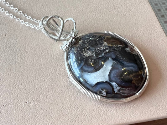 Agate Pendant Necklace
